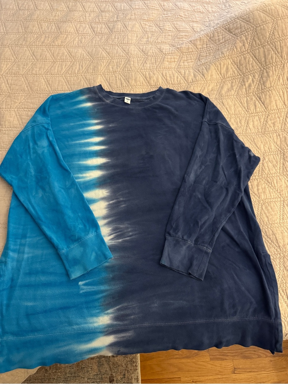 Women’s Navy & Ocean Blue Tie-Dye Long Sleeve Shirt